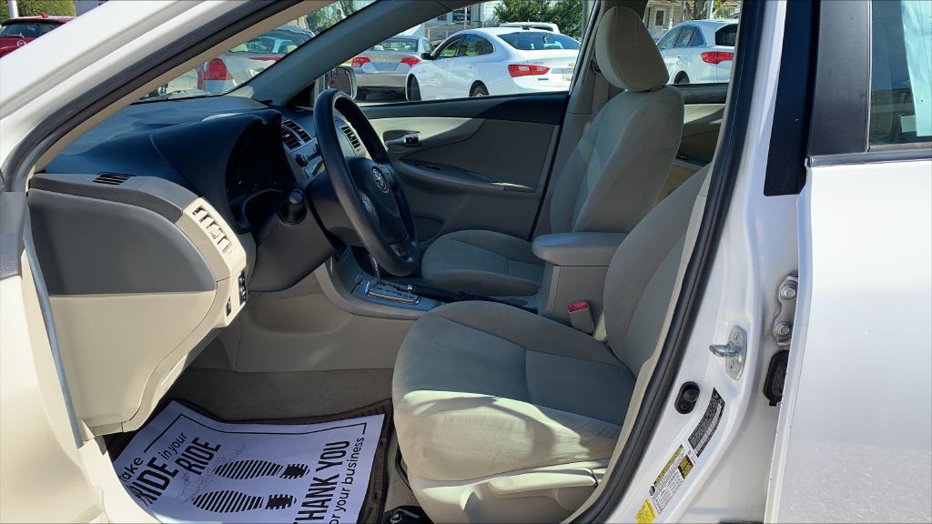 2011 Toyota Corolla Image 12