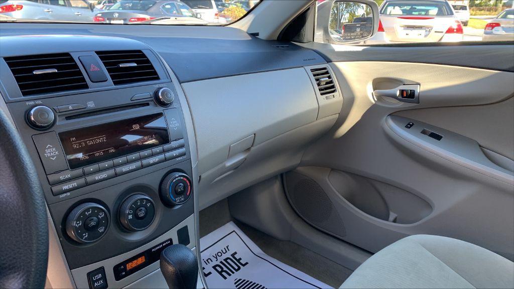 2011 Toyota Corolla Image 24