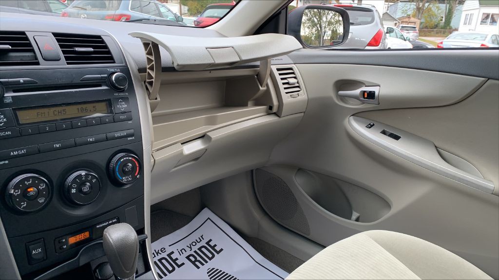 2010 Toyota Corolla Image 25