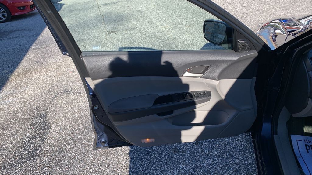 2010 Honda Accord Image 11