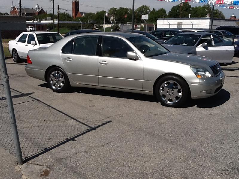 2001 Lexus LS 430 Image 2