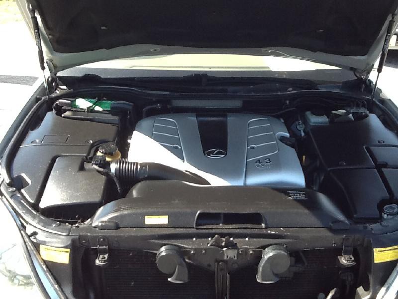 2001 Lexus LS 430 Image 8