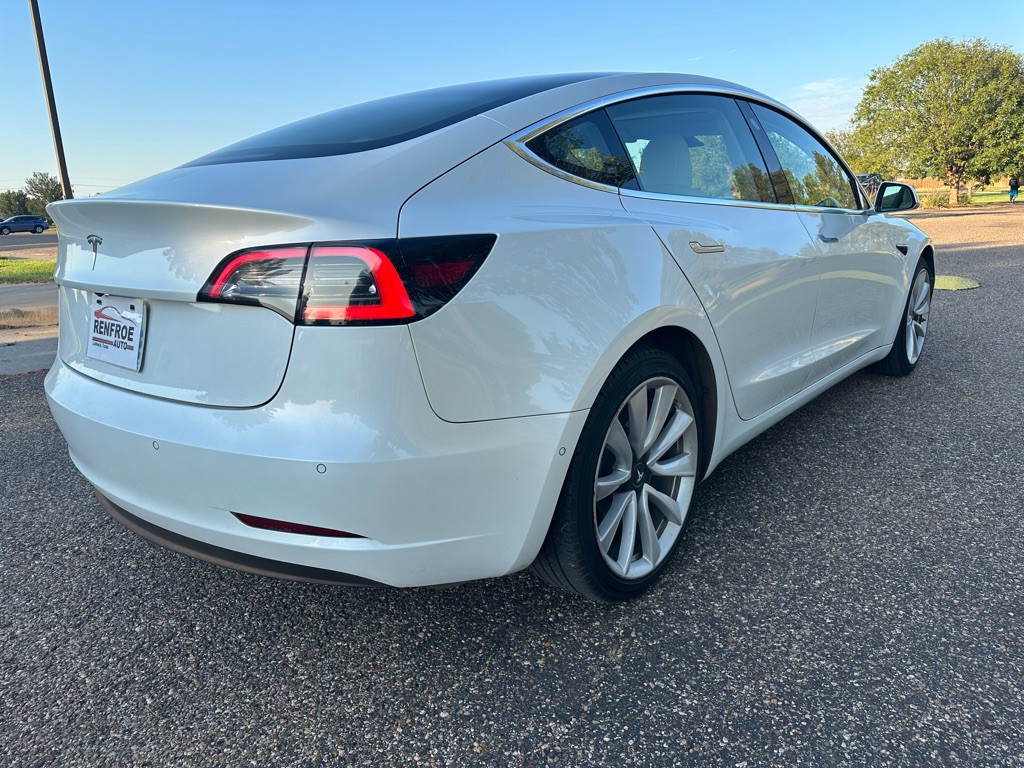 2018 Tesla Model 3 Image 9