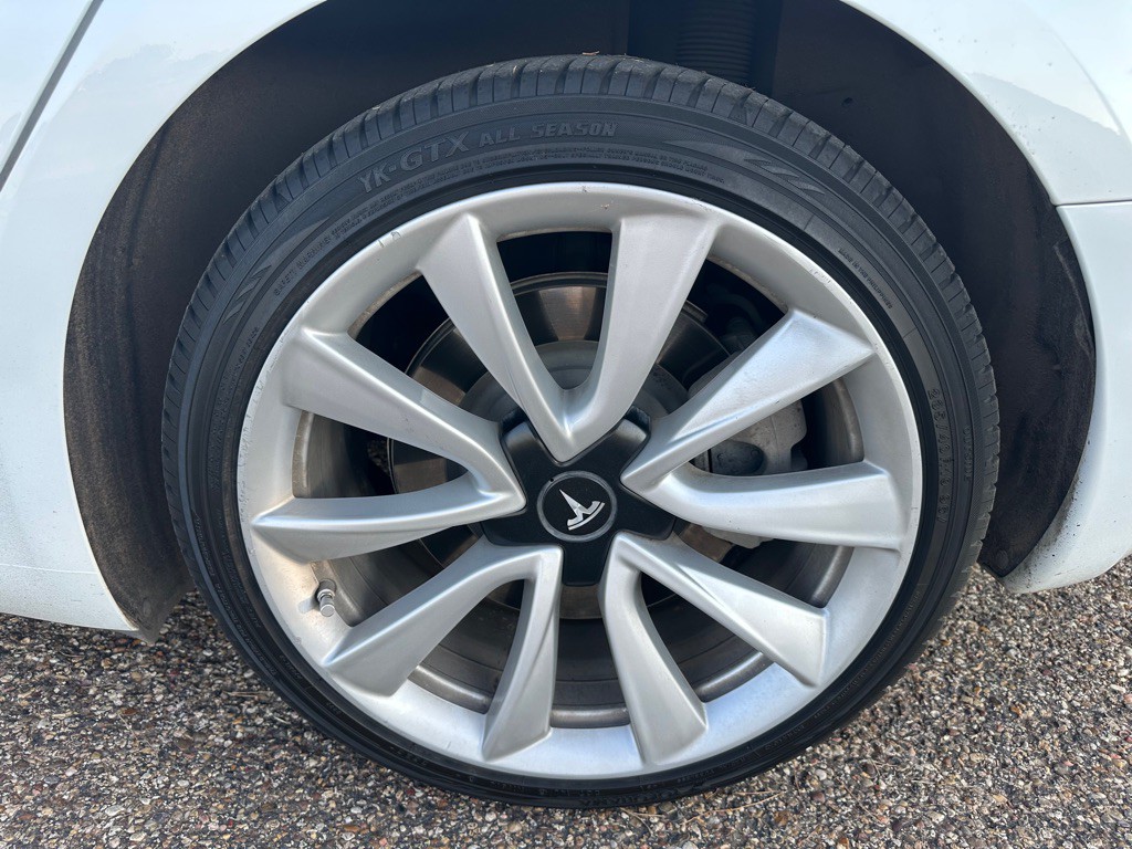 2018 Tesla Model 3 Image 15