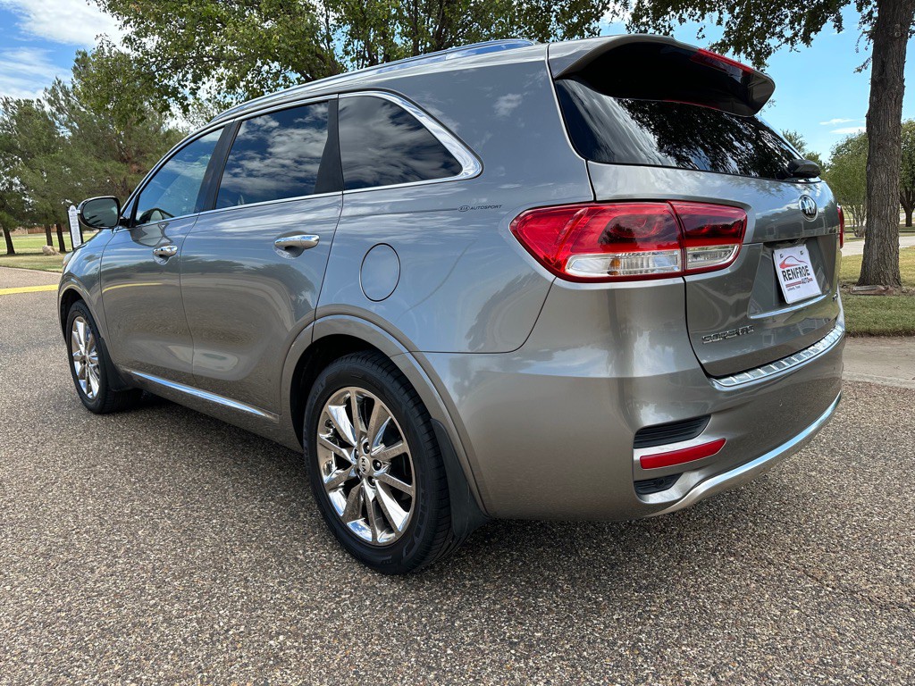 2017 Kia Sorento Image 2