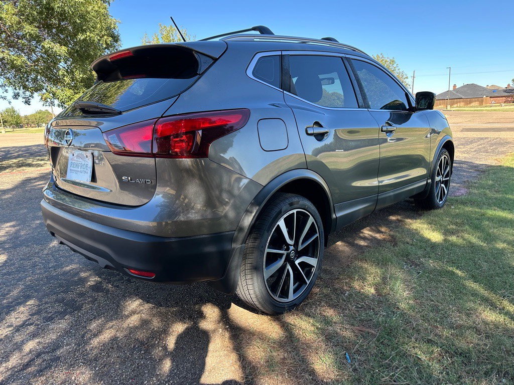 2018 Nissan Rogue Image 2