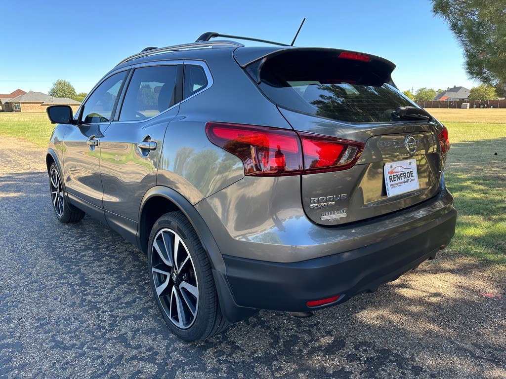 2018 Nissan Rogue Image 8