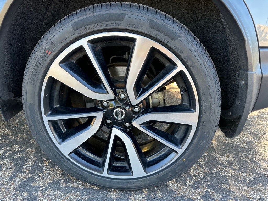 2018 Nissan Rogue Image 17