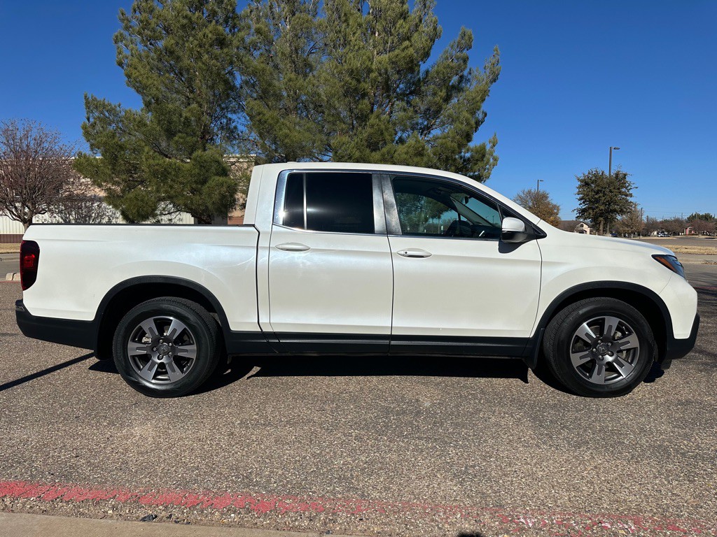 2017 Honda Ridgeline Image 3