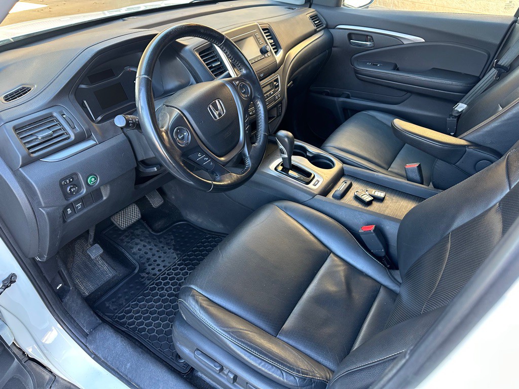 2017 Honda Ridgeline Image 4