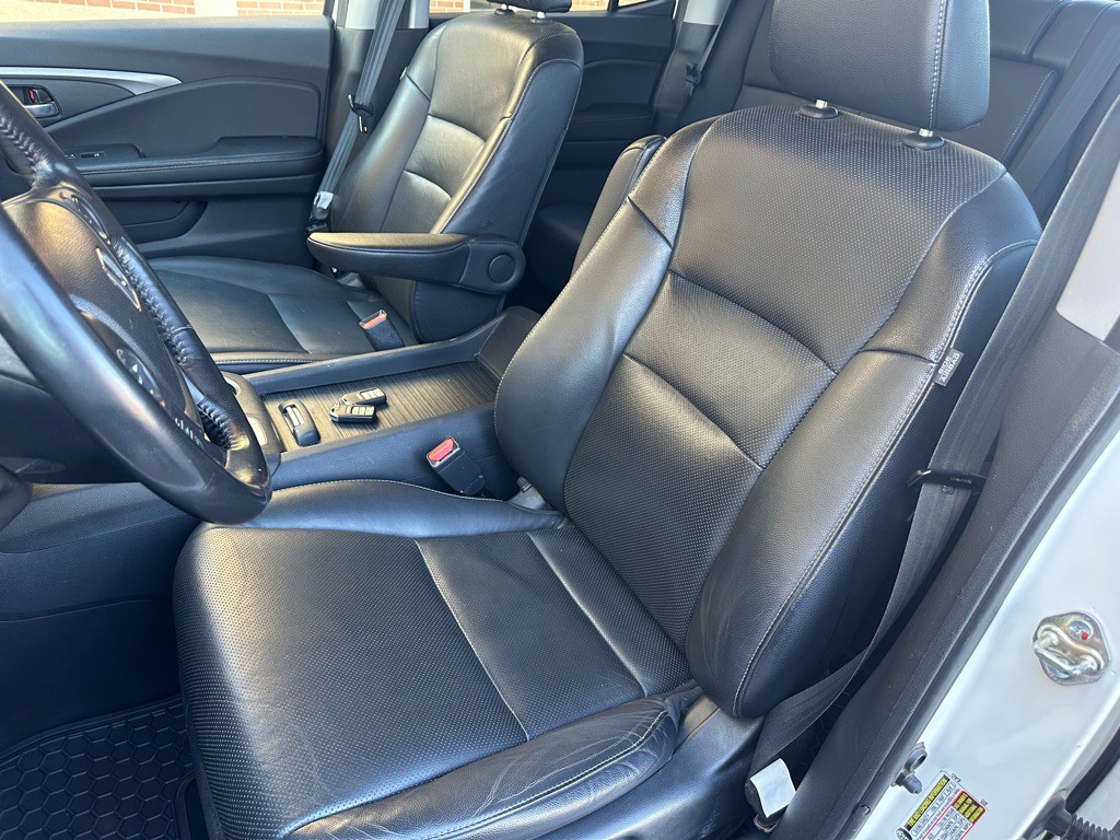 2017 Honda Ridgeline Image 16