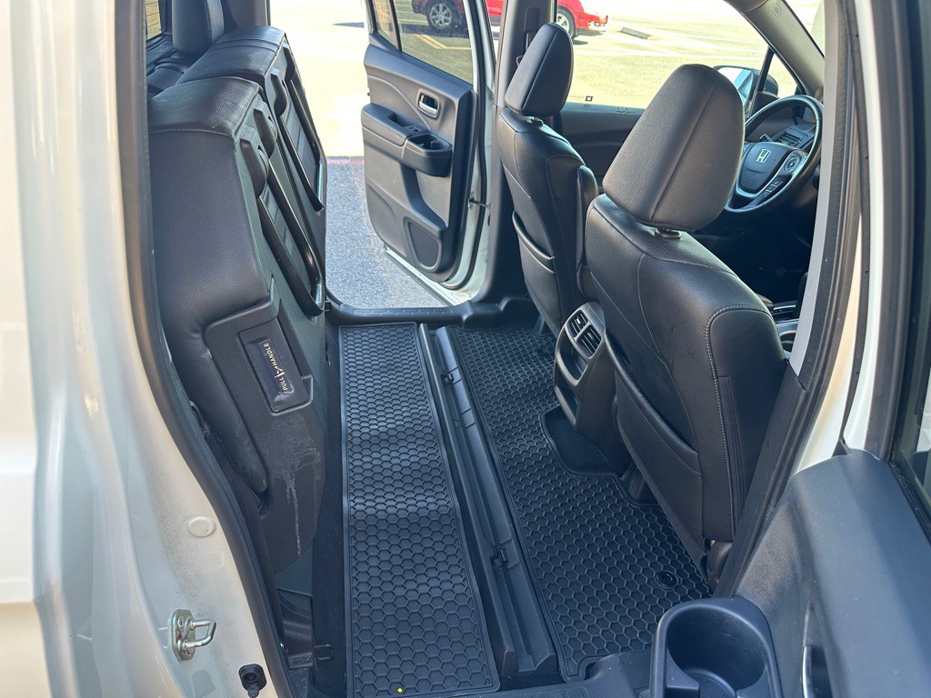 2017 Honda Ridgeline Image 17
