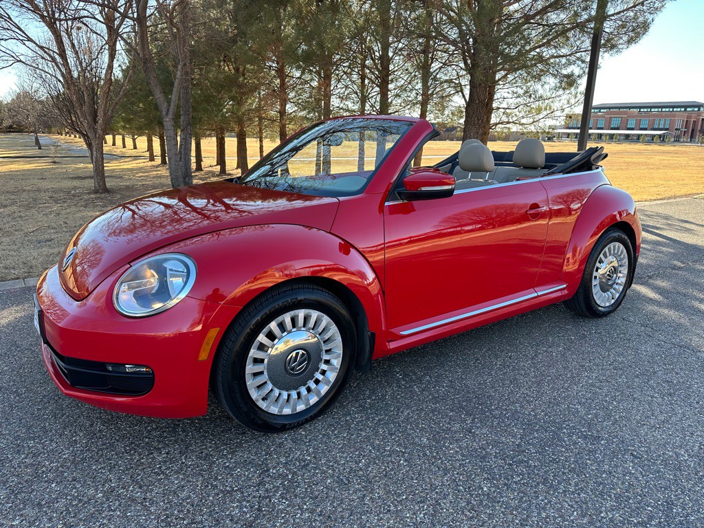 2014 Volkswagen Beetle Image 1