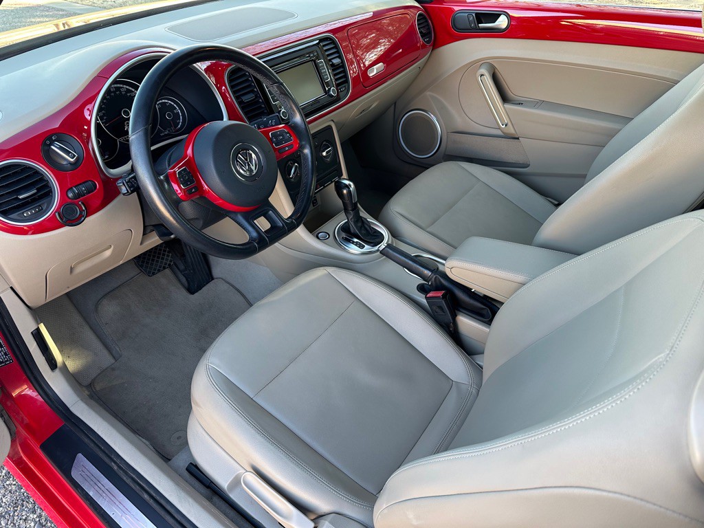 2014 Volkswagen Beetle Image 4