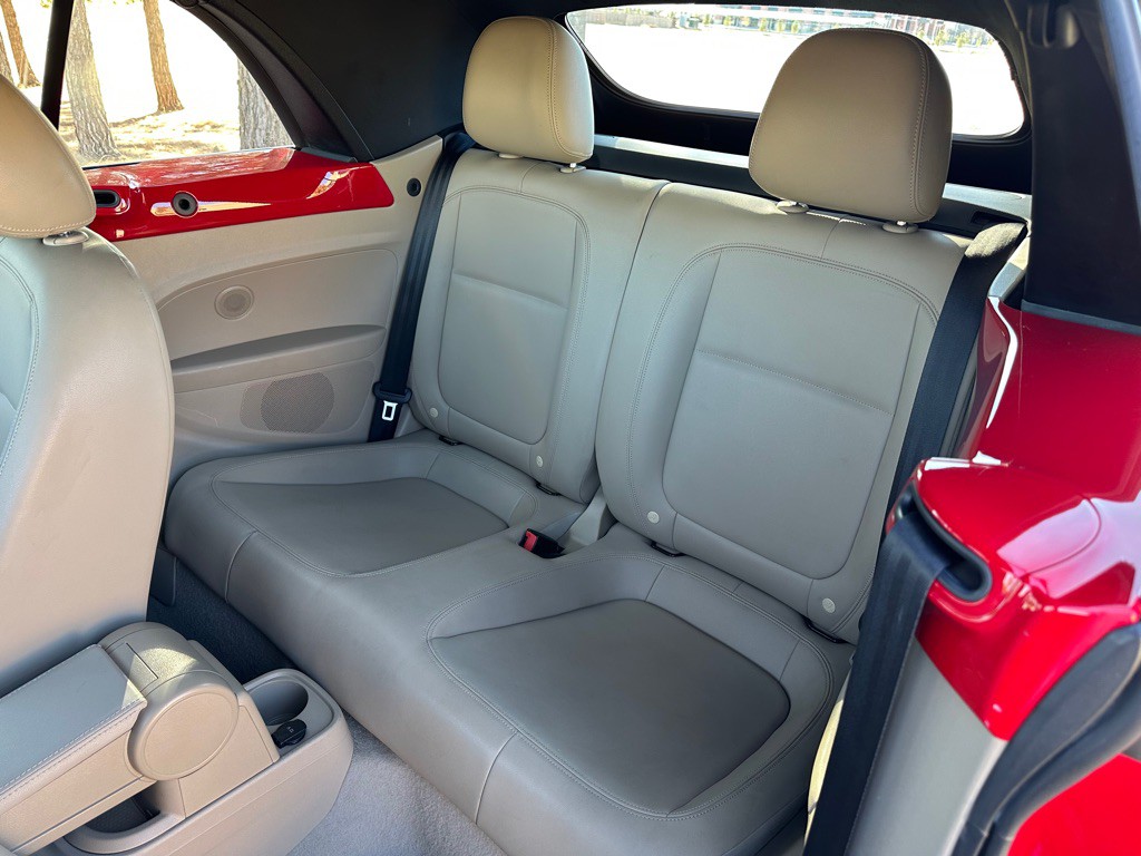 2014 Volkswagen Beetle Image 5