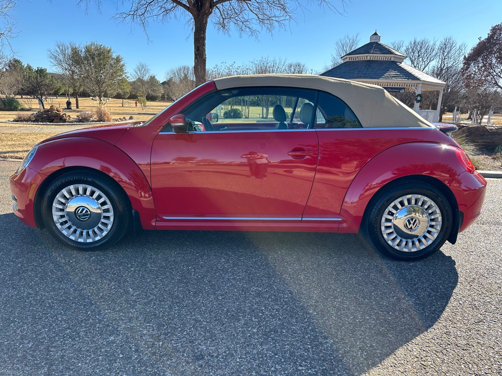 2014 Volkswagen Beetle Image 8