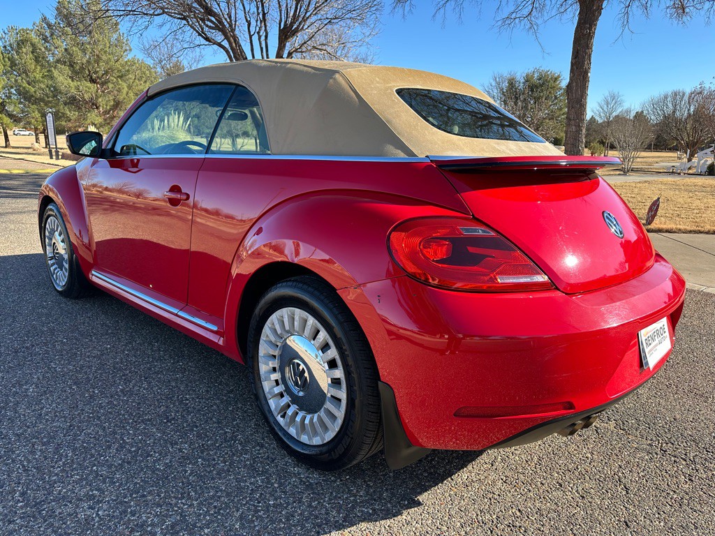 2014 Volkswagen Beetle Image 9