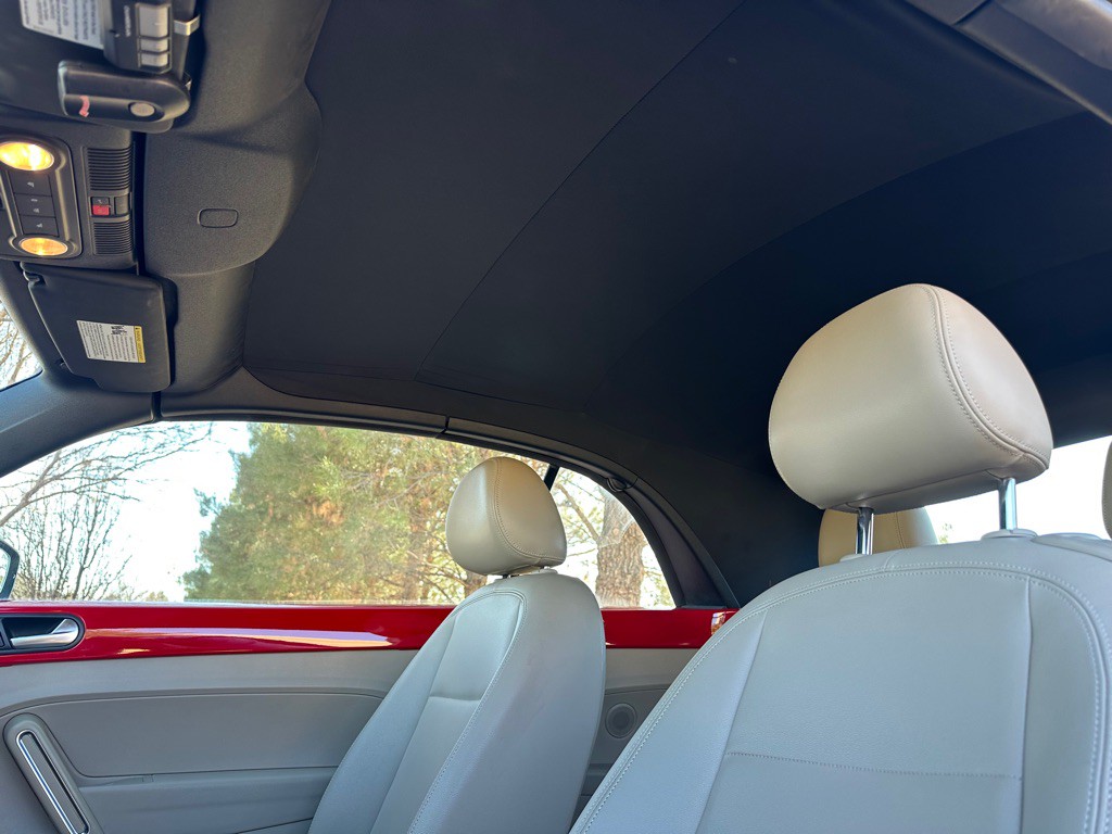 2014 Volkswagen Beetle Image 19