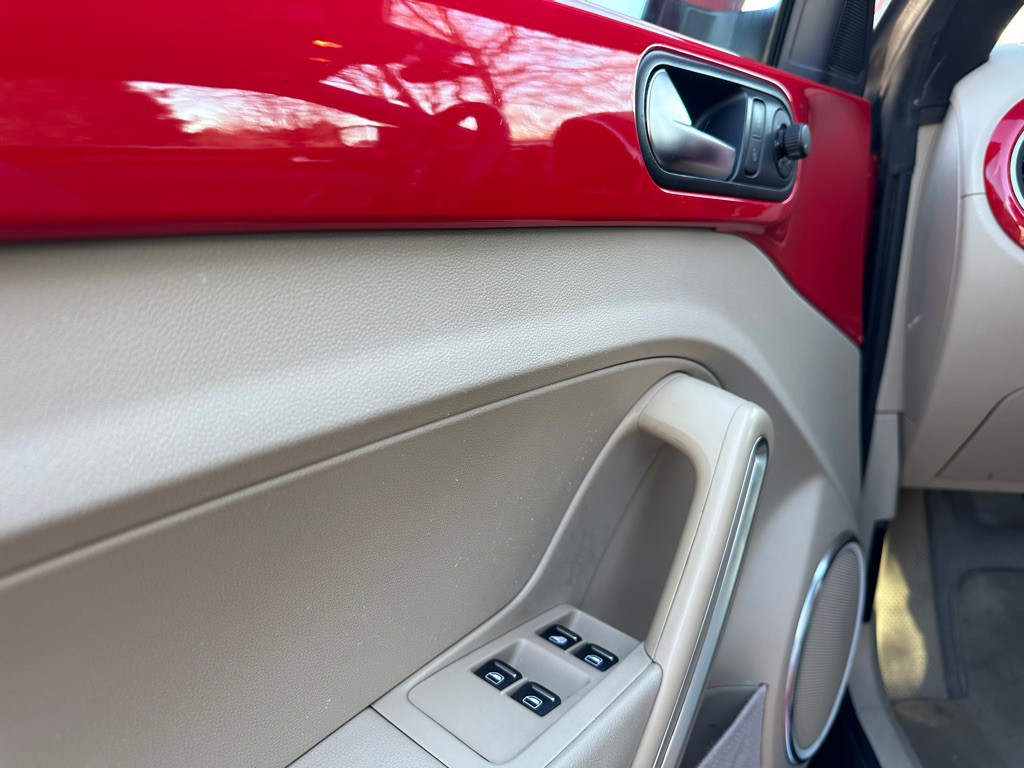 2014 Volkswagen Beetle Image 20