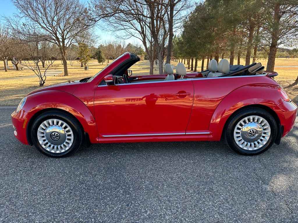 2014 Volkswagen Beetle Image 24