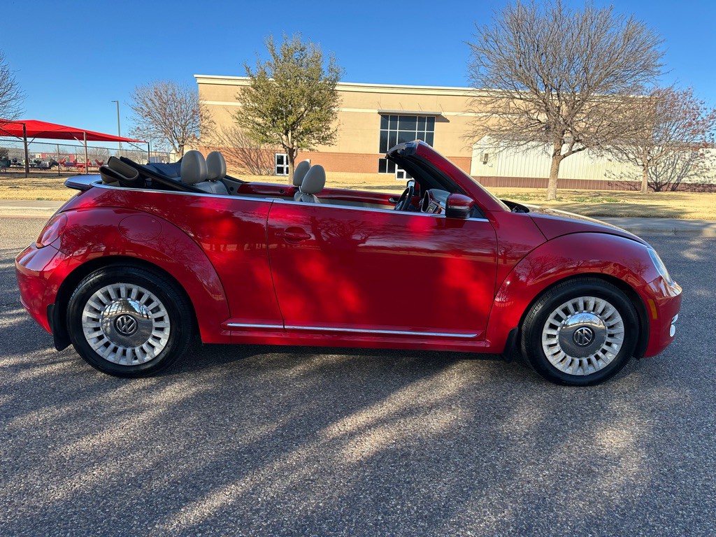 2014 Volkswagen Beetle Image 26