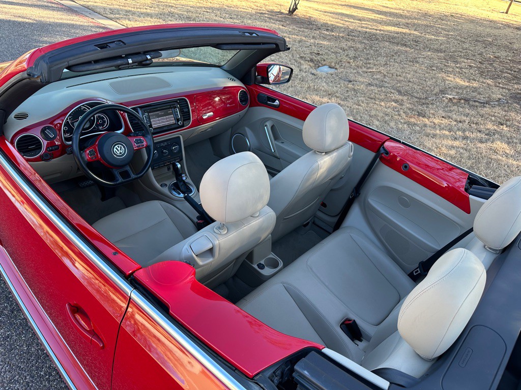 2014 Volkswagen Beetle Image 28