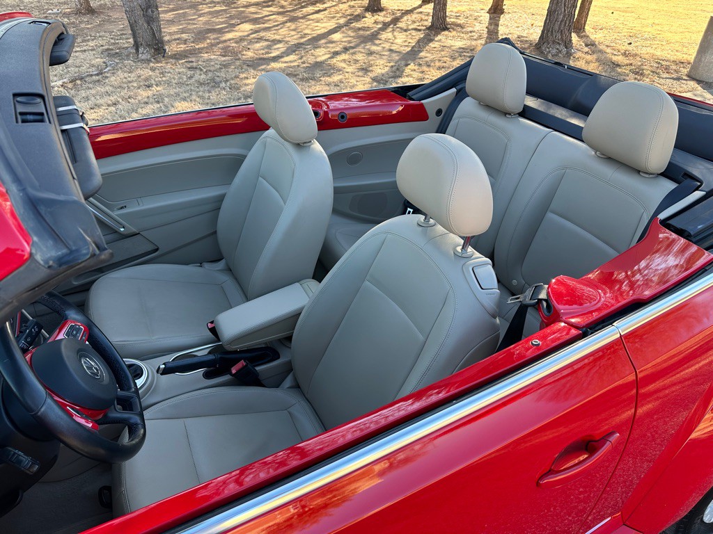 2014 Volkswagen Beetle Image 29