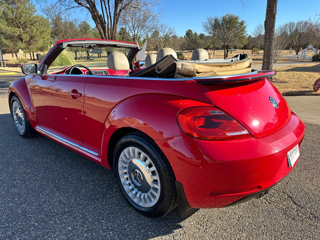 2014 Volkswagen Beetle Image 32