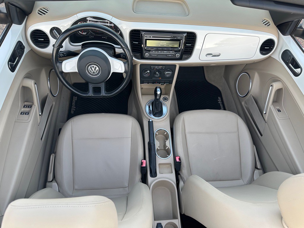 2013 Volkswagen Beetle Image 4