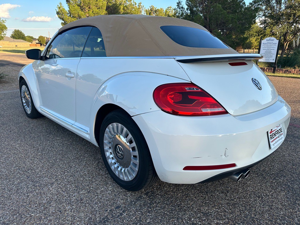2013 Volkswagen Beetle Image 8