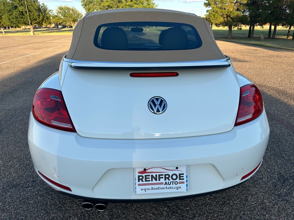 2013 Volkswagen Beetle Image 9