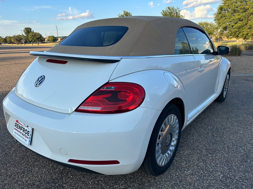 2013 Volkswagen Beetle Image 10