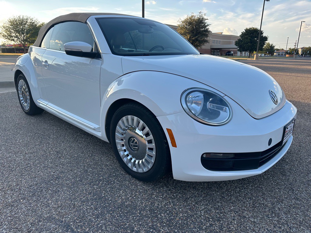 2013 Volkswagen Beetle Image 11