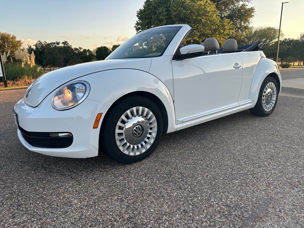 2013 Volkswagen Beetle Image 23