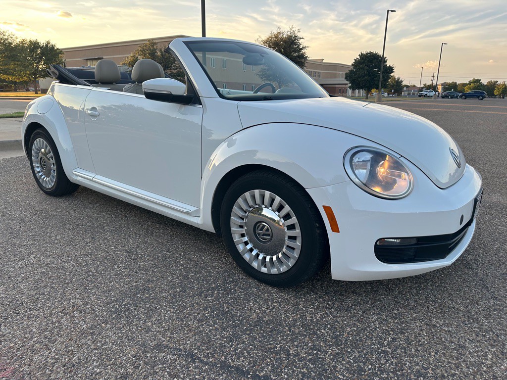 2013 Volkswagen Beetle Image 25