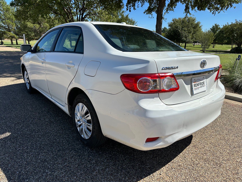 2011 Toyota Corolla Image 2