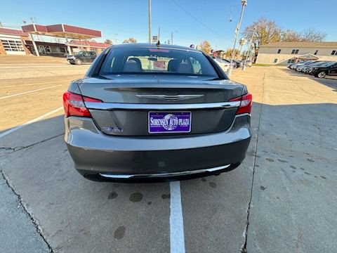 2012 Chrysler 200 Image 6