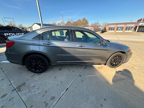 2012 Chrysler 200 Image 7