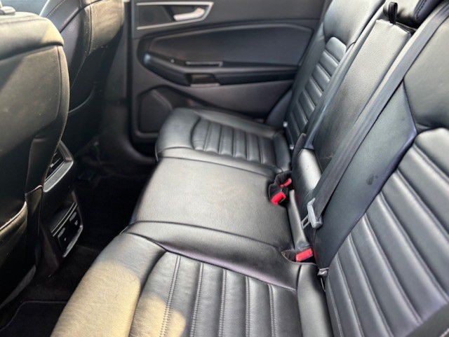 2017 Ford Edge Image 5