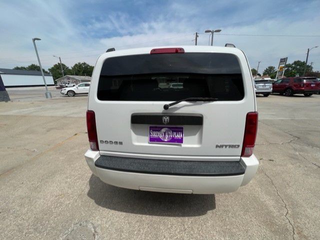 2010 Dodge Nitro Image 9