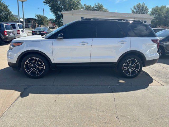 2015 Ford Explorer Image 2