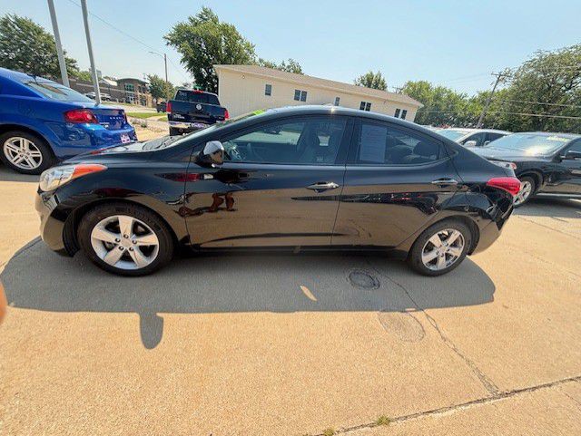 2013 Hyundai Elantra Image 2