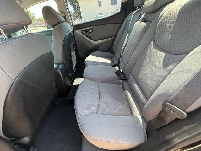 2013 Hyundai Elantra Image 9