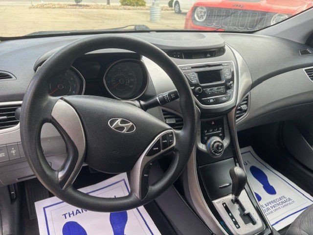 2013 Hyundai Elantra Image 3