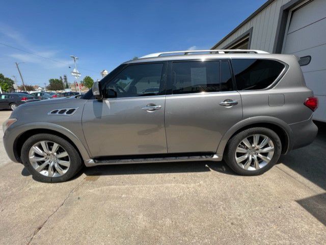 2011 INFINITI QX56 Image 3