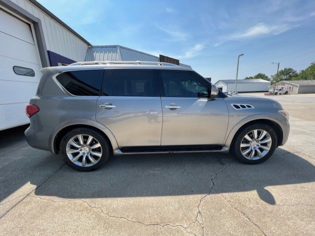 2011 INFINITI QX56 Image 4