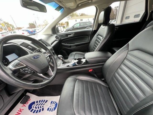 2017 Ford Edge Image 4