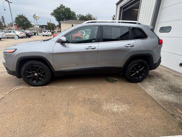 2015 Jeep Cherokee Image 2