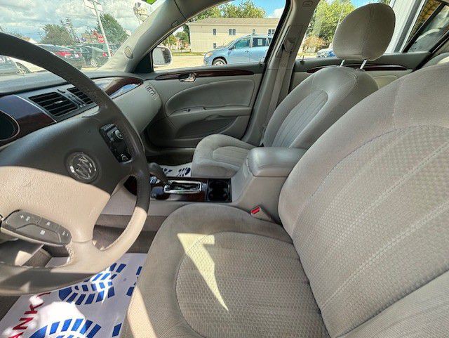 2008 Buick Lucerne Image 2