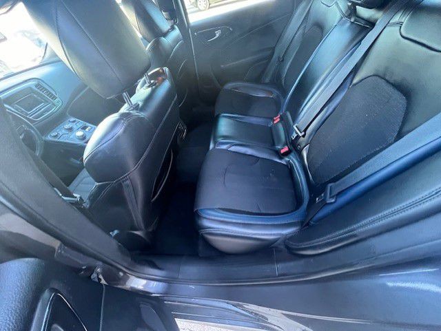 2016 Chrysler 200 Image 8